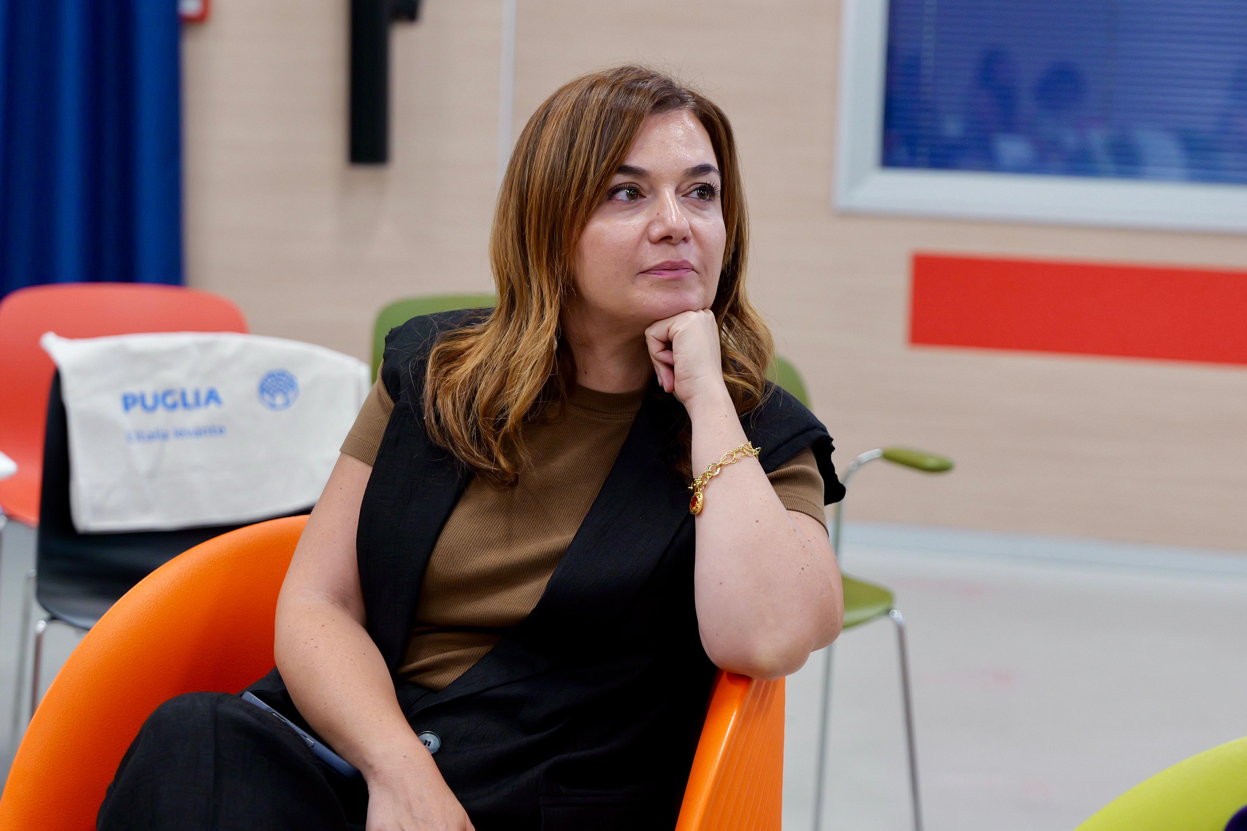 Galleria Misura regionale “Connessioni - Women FOR Puglia (Puglia donna rigenera)”: creare un network qualificato per sostenere l’occupazione femminile - Diapositiva 7 di 9