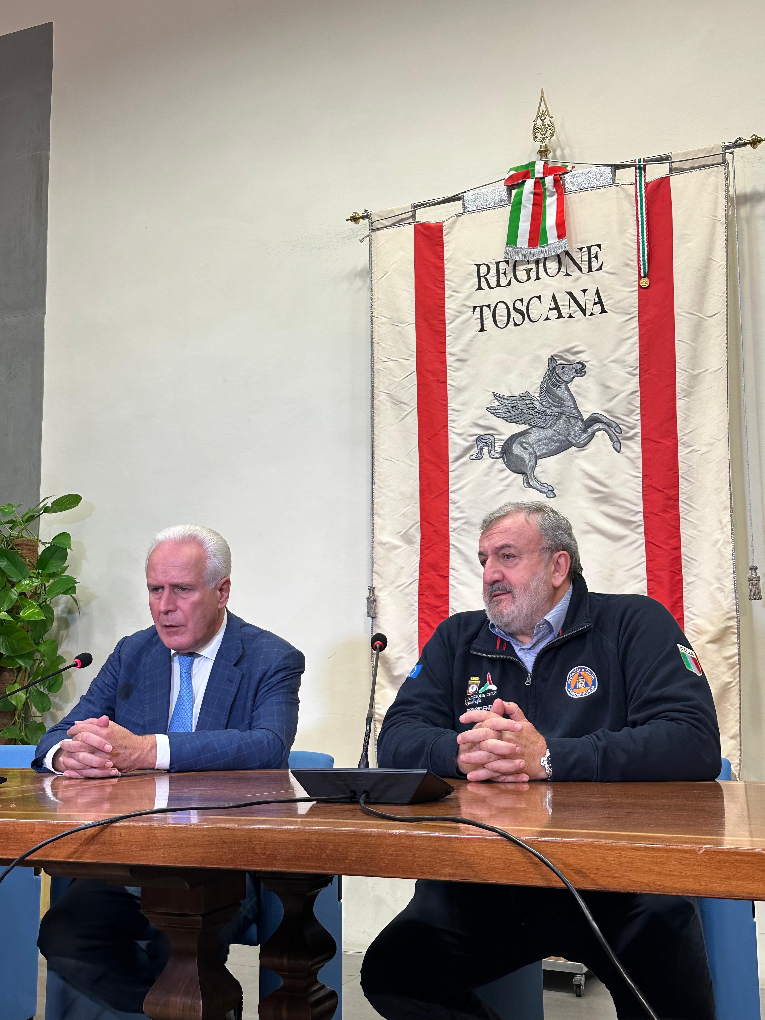 Galleria EMERGENZA ALLUVIONE, IL PRESIDENTE EMILIANO: “ LA TOSCANA NON È SOLA, LA COLONNA MOBILE PUGLIESE RESTERÀ QUI FINCHÉ LA SITUAZIONE NON SARÀ MIGLIORATA” - Diapositiva 2 di 3