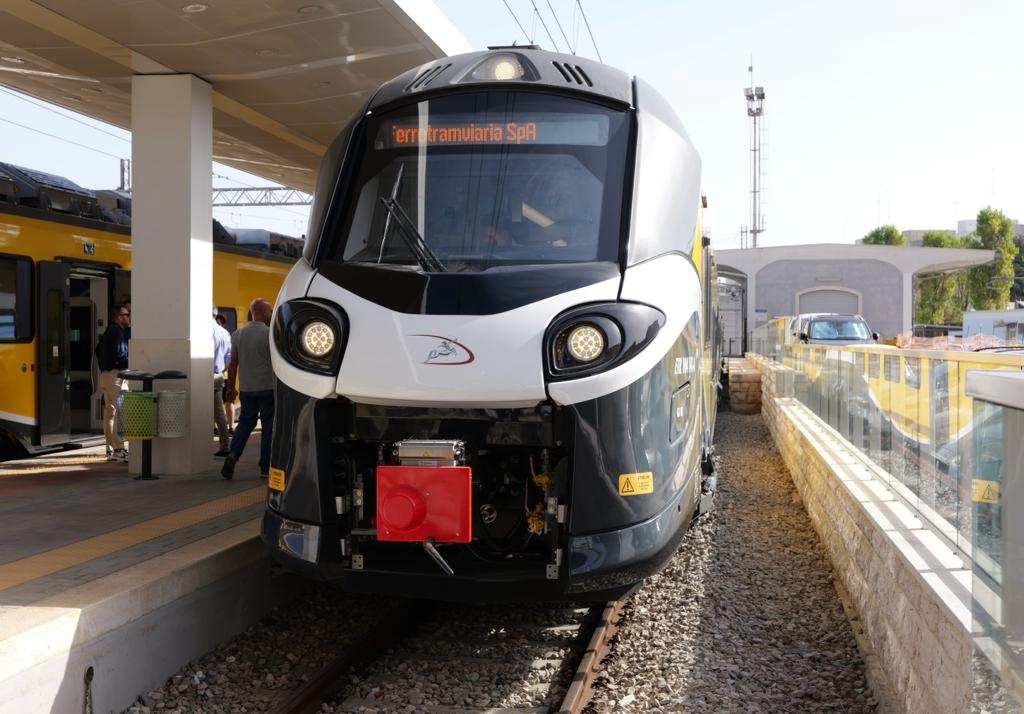 Galleria Trasporti, presentati i nuovi treni regionali Alstom che circoleranno sulla linea di Ferrotramviaria - Diapositiva 10 di 28