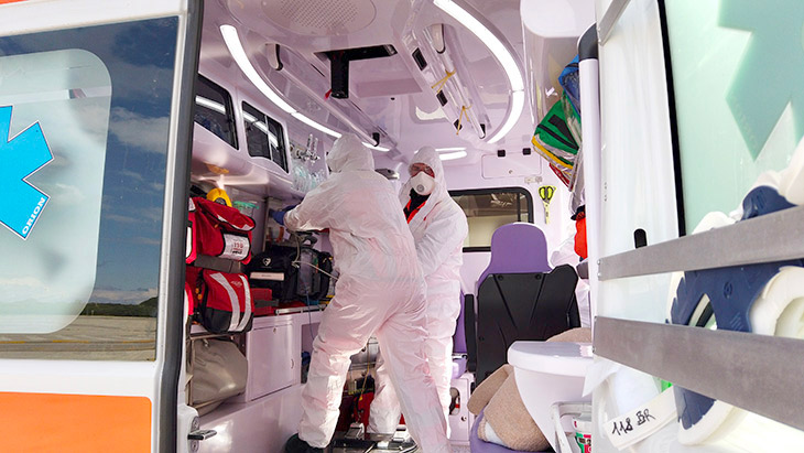ambulanza attrezzata al trasporto pazienti Covid